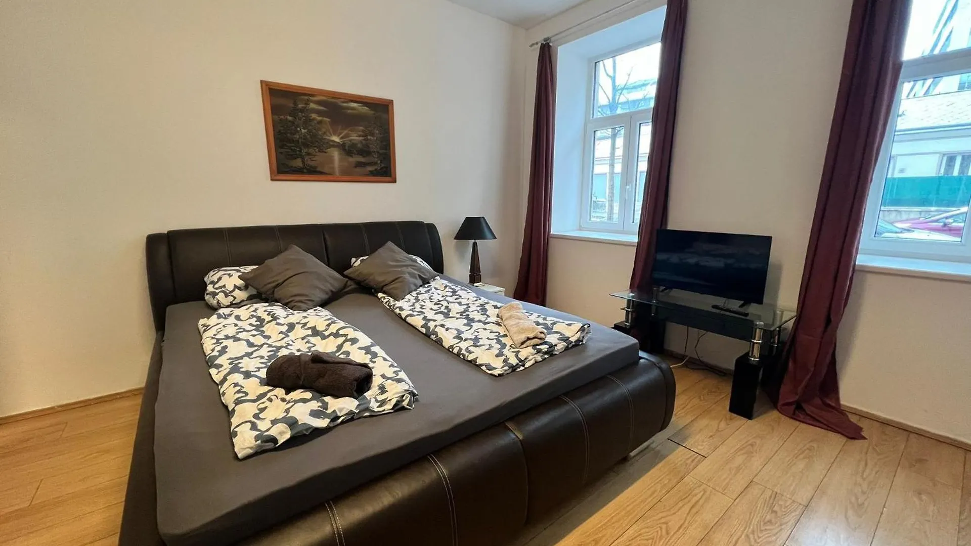 Neat 1Br Apt. Simmering - Ideal For Longstays ウィーン アパート